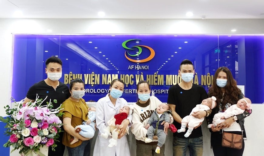 Niềm vui của các gia đình hiếm muộn khi được chào đón những thiên thần nhỏ. Ảnh: KHÁNH AN